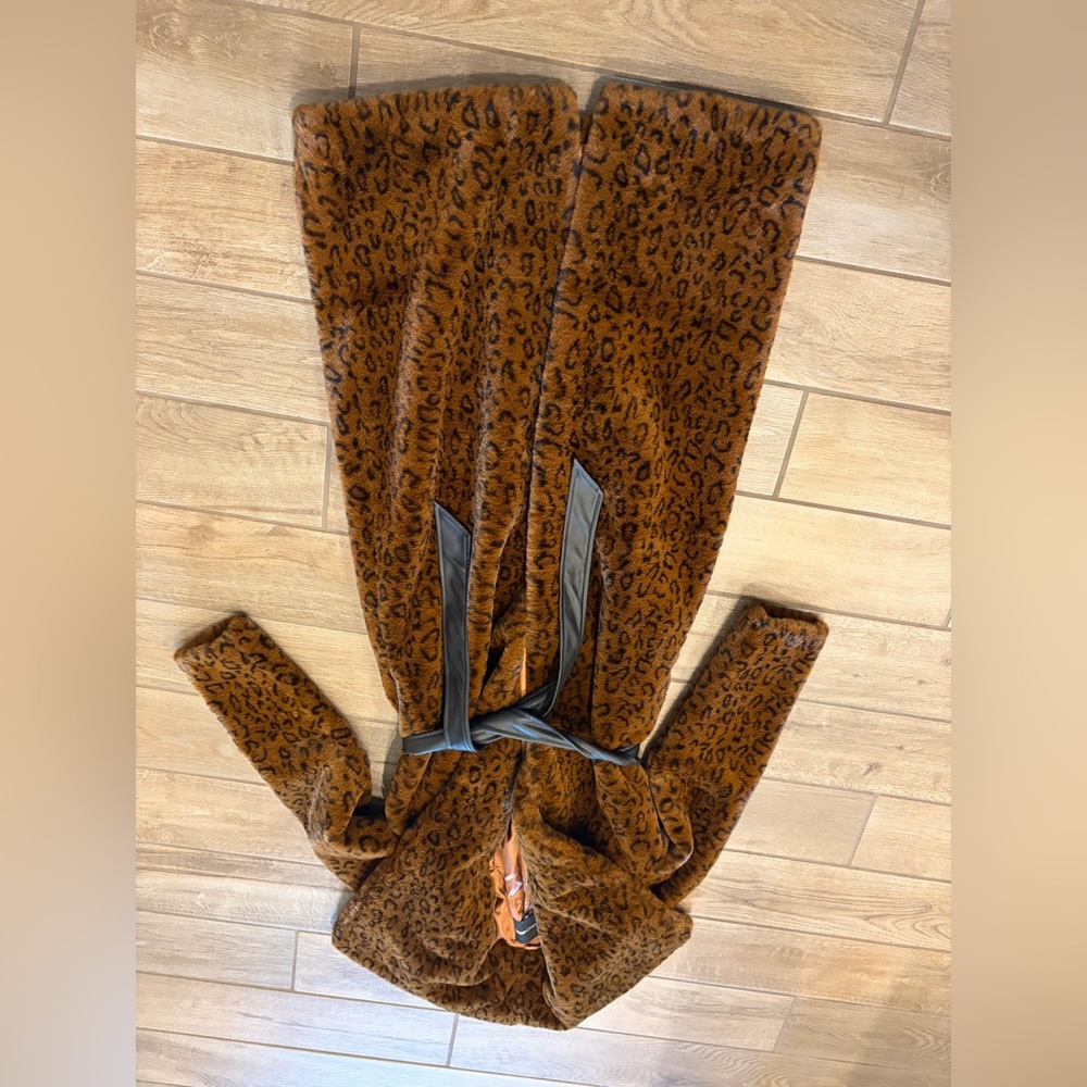 Fashion Nova Night At The Met Faux Fur Coat XS New with tags - Picture 5 of 8